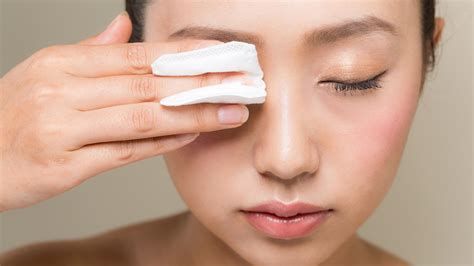 If You Have Oily Skin, These Are The Best Makeup Remover