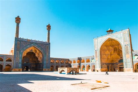 [1] 1051 - Isfahan besieged by Seljuk forces of Tughril; [2] city becomes capital of the Seljuk Empire. . Ifahane