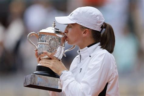 Iga Swiatek tops Karolina Muchova in the French Open final for her 3rd trophy in Paris, 4th Slam