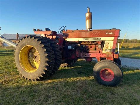 Ih 1466 platform.  This measures 38 inches.  Contact Roberts Farm Equipment for...