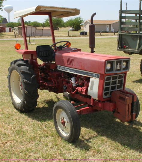Ih 284. 254. 284. 24.0hp. 28.0hp. 140↓ 1958-1979. International 284 with two-wheel drive. (3 images) International 284 operator station and controls. International 284 with four-wheel drive. Photo courtesy of AIMTRAC. 