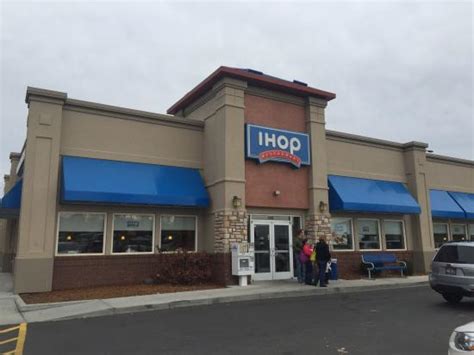 Ihop boise. Country Fried Steak & Eggs. $13.99 1460 - 1570 Cal. T-Bone Steak & Eggs. $17.99 910 - 1060 Cal. Chicken & Pancakes. $13.59 1060 - 1070 Cal. Quick 2-Egg Breakfast. $11.29 610 - 1000 Cal. Impossible™ Plant-Based Sausage Power Combo. 