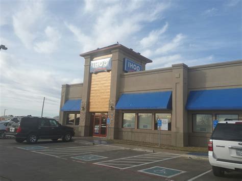 Ihop plainview texas. IHOPPY Hour ® is IHOP’s happy hour ^, serving restaurant specials near you! Starting at 3 pm at participating restaurants, choose from an appetizing breakfast, a pancake sundae, or a juicy burger as well as snacks & new sides from our latest discounted evening menu. These deals are available for dine-in and to-go where available. 