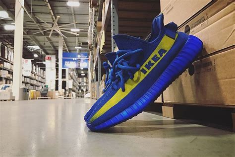 My favourite thing about this is the imgurians that usually shit on yeezys are like “they look super comfy” because they have no idea what yeezys are Reply reply Ms_Debano. 