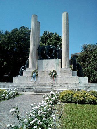 Il monumento ai caduti della grande guerra a treviso. - Herausforderungen an die wirtschaftspolitik an der schwelle zum 21. jahrhundert.
