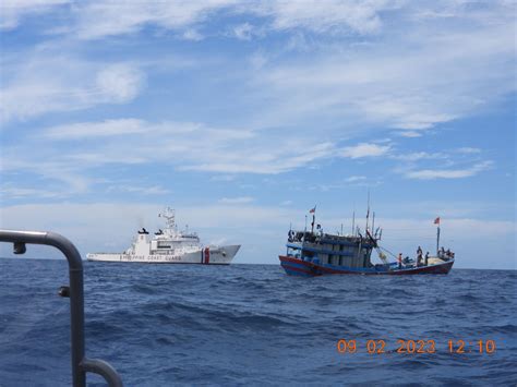 Illegally Catching Fish, 5 Philippine And Vietnamese Flagd Vessels ...