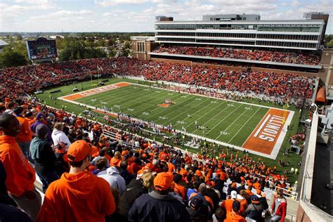 Illinois Fighting Illini School History. Seasons: 132 (1892 to 2023) Record (W-L-T): 620-622-49 Conferences: Big Ten, Western, Ind Conf. Championships: 15 National Championships: 1923 and 1927. 
