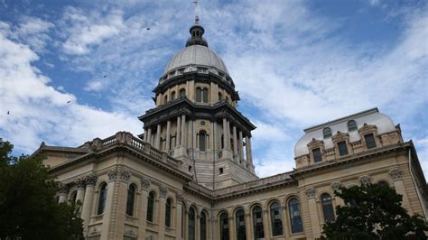 Illinois among state capitols receiving bomb threats, police find 'no imminent danger'