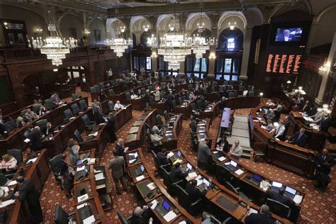 Illinois budget includes nearly $5,000 pay raise for state lawmakers