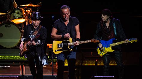Illness sidelines Springsteen, 3 concerts postponed