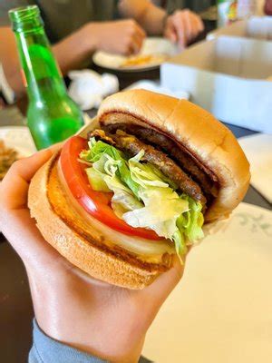 Imitation In-N-Out restaurant opens in Mexico