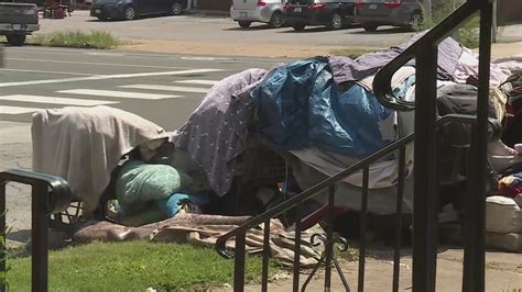 Impasse remains with unhoused couple living on sidewalk