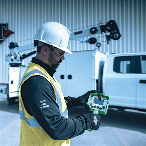 Imt crane remote. CTRL System Users can operate the crane, stabilizers, lights,...