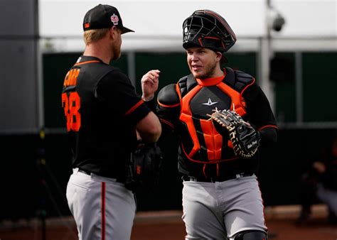 In SF Giants’ catching competition, Roberto Pérez separates himself with defensive acumen, veteran presence