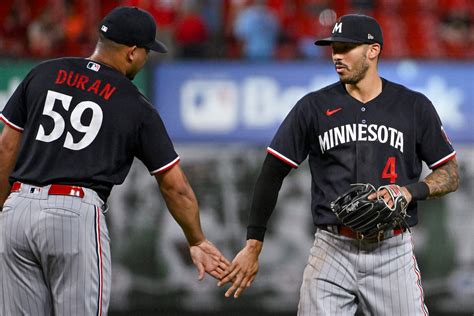 In a twist, first-place Twins stand pat on trade deadline day