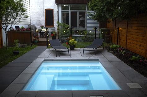 In ground hot tub cost. On average, in-ground hot tubs cost $8,000 – $25,000 when building new or adding onto an existing pool. Above-ground hot tubs can start as low as $400 or cost as much as $18,000 – or more for luxury units. DIY Vs. Professional Cost. While a DIY hot tub install will certainly save you money, it may not be wise unless you have electrical and ... 