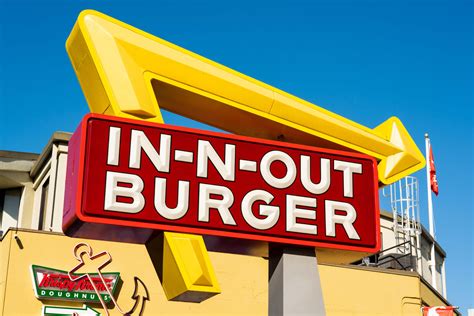 In n out new york. Jul 25, 2019 · A celeb-favorite burger chain, In-N-Out has been synonymous with the West Coast ever since it opened in California in 1948, and the closest location to N.Y.C. is more than 1,500 miles away. Boehm ... 