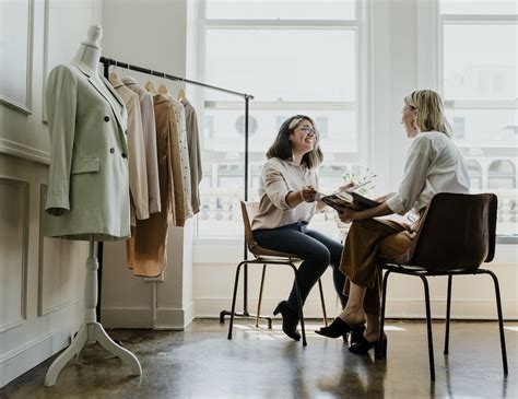 In styling. Today we have side hustle advice from a stylist and my friend, Lili Morton. She’s studied fashion at Michigan State, worked at a fashion startup as a freelance stylist, and now has started her own stylist firm, with one of her stylist projects and income stream being a great side hustle for young professionals. For my fellow self … 