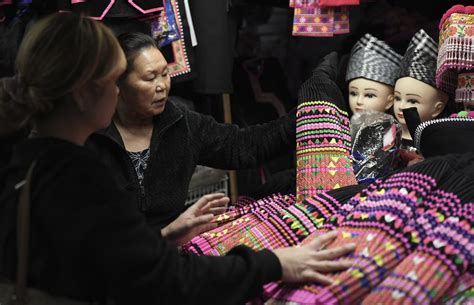 In the US, Hmong ‘new year’ recalls ancestral spirits while teaching traditions to new generations