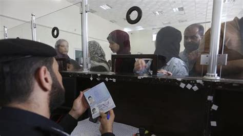 In the news today: Canadians in Gaza still waiting to cross into Egypt