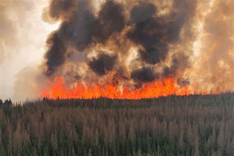 In the news today: Wildfires in B.C. and NWT, Yellowknife still under threat