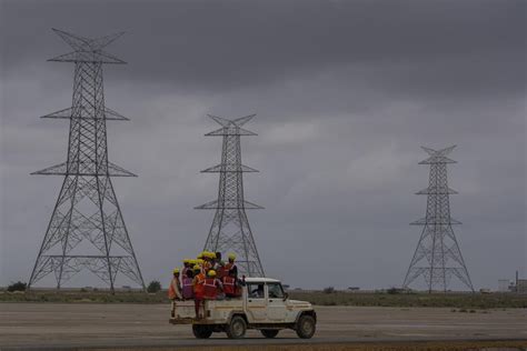 In the salt deserts bordering Pakistan, India builds its largest renewable energy project