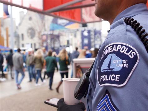Incentive plan for Minneapolis police aims to end exodus of officers