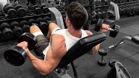 Incline Dumbbell Curl – The Battle of the Best Bicep Exercise