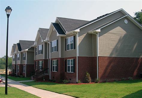25 low income housing apartment complexes in Macon, Georgia. Apartments Listed: Updated HUD listings. Income (based) restricted housing tax credit apartments. Section 8 apartments. Macon, GA Housing Authority. Public Housing. Non profit senior and family low income apartments.