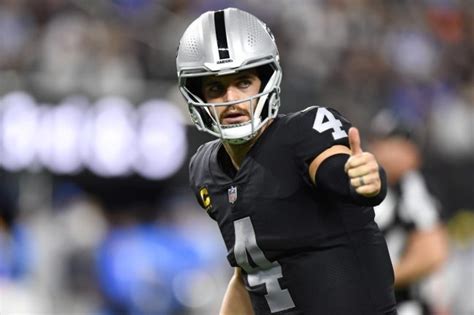 Incredibly Crispy Video Of Derek Carr Running Out Of Tunnel