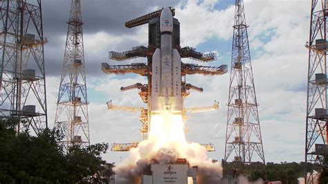 India’s spacecraft is preparing to land on the moon in the country’s second attempt in 4 years