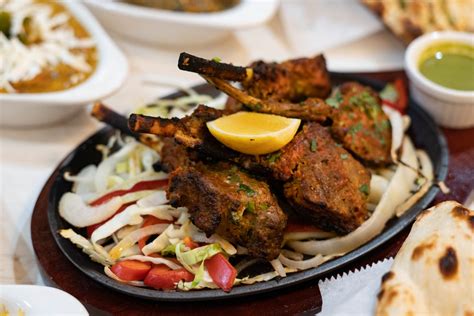 Indian food asheville. 30 Aug 2023 ... Botiwalla Asheville, which opened August 28, anchors the corner of a small strip center in the heart of Haywood Road's retail corridor and fills ... 