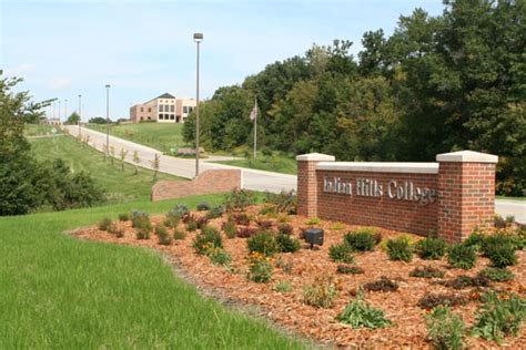 Indian hills university. Among Iowa community colleges, Indian Hills stands out as a top choice for traditional and non-traditional students. You’ll find more than 70 majors, many online college coursework options, a welcoming and diverse campus and so much more. Indian Hills Community College in Iowa is affordable, especially with great financial aid available. 