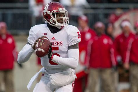 Indiana quarterback Roberson to transfer 