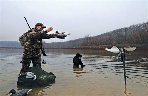 Indiana waterfowl hunting seasons. Oct. 28 - Nov. 3, 2023. Feb. 17 - March 9, 2024. South Zone. Nov. 4 - 10, 2023. Feb. 17 - March 9, 2024. Daily bag limit: 3 (singly or in aggregate) Possession limit : 9 (singly or in aggregate) Falconry daily bag and possession limits may not exceed three and nine birds respectively, singly or in aggregate, during the regular hunting seasons ... 