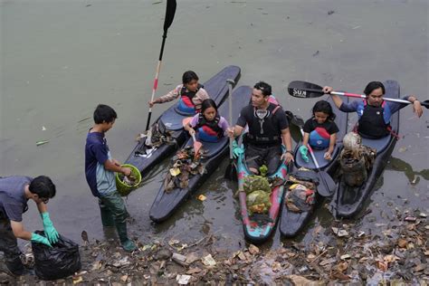 Indonesia’s youth clean up trash from waterways, but more permanent solutions are still elusive