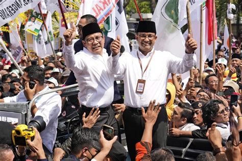 Indonesian presidential candidates register for next year’s elections as supporters cheer
