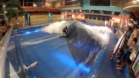 Indoor Surfing - SkyVenture & Surf