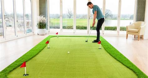 Indoor putting green. An indoor putting green is an artificial training aid, typically ranging anywhere from 3 x 8ft to 5 x 20ft in size, that golfers use to practice their putting … 
