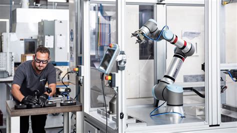 Industrial Robots vs Automated Machines: Know the Difference for Your Business