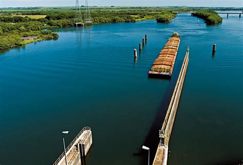 Influencia de la hidrovia paraguay paraná en el desarrollo nacional. - Naviguer sur le fleuve au temps passé, 1860-1960.
