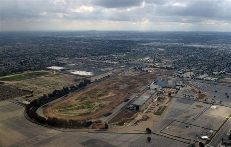 Inglewood is located in United States with (33.9617,-118.3531) coordinates and Compton is located in United States with (33.8959,-118.2201) coordinates. The calculated flying distance from Inglewood to Compton is equal to 9 miles which is equal to 14 km. If you want to go by car, the driving distance between Inglewood and Compton is 18.99 km .... 