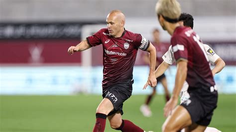 Iniesta says farewell to Japanese soccer with rare start for Kobe