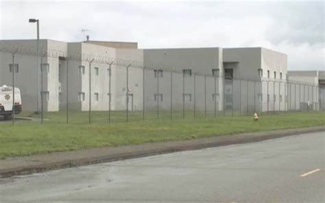 Overview of the San Joaquin County Jail. Operated by the San Joaquin County Sheriff’s Office, the main county jail facility is located at 7000 Michael Canlis Blvd in French Camp. This is a medium-sized detention center that houses male and female inmates, both pre-trial detainees and those serving misdemeanor sentences under a year.