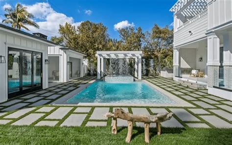 Inside Bruce Willis’ Chic $10m Dream Home Where He …