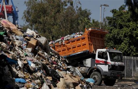 Inside the Deadly World of Private Garbage Collection