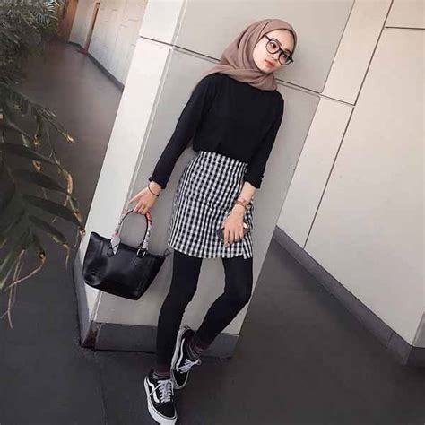 Inspirasi fashion style hijab untuk kuliah bagi