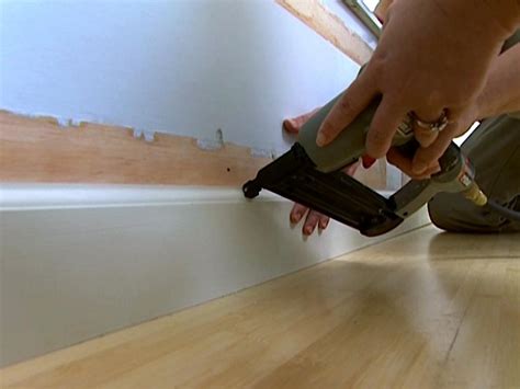 Install Baseboard Moulding - Lowe