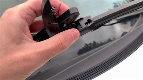 Feb 19, 2015 · How to install Bosch ICON Wiper Blade for narrow top lock application.Shop Bosch Wiper Blades: http://orly.cc/gHya30gVkk2 Supplies Needed for This Job:1. Saf... .