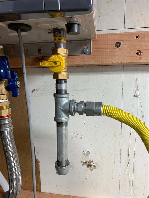 Install gas line. Jul 17, 2017 · Place the end riser in position. Lay the poly gas pipe over the end of the riser compression joint and cut it with a hacksaw to fit. Remove any rough edges from the cut end of the pipe. Slide the compression nut and seal ring on the cut end of the gas pipe. Insert the end of the pipe into the riser compression joint. 